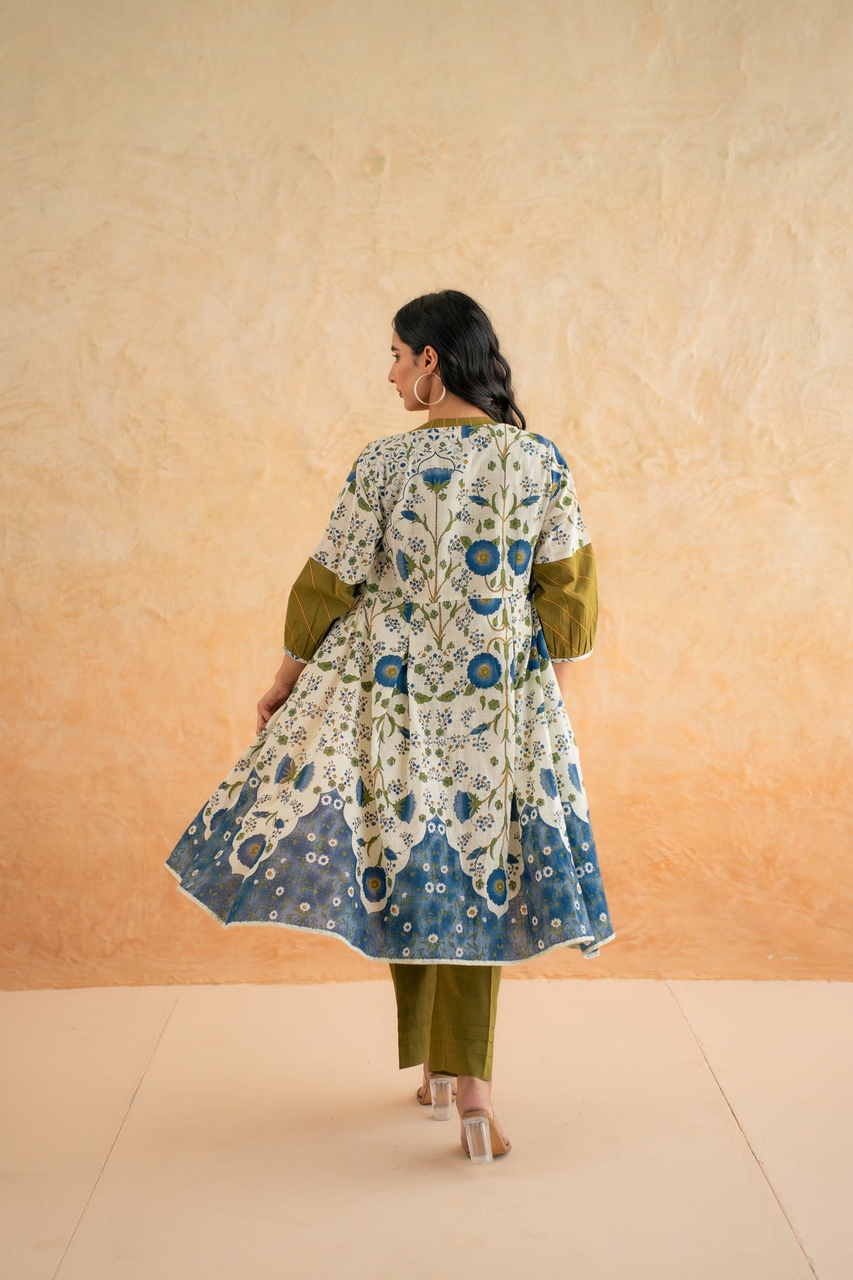 GREEN KURTA SET WITH SHRUG