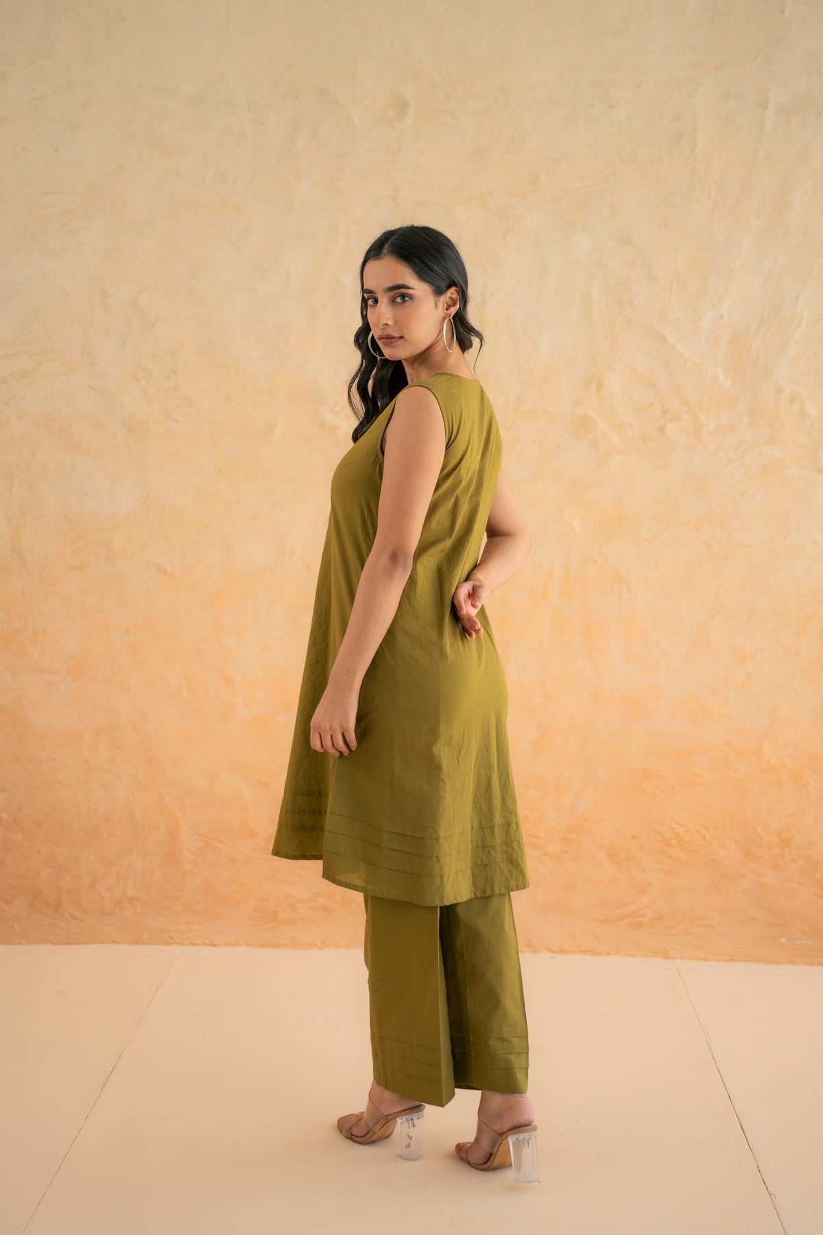 GREEN KURTA SET WITH SHRUG
