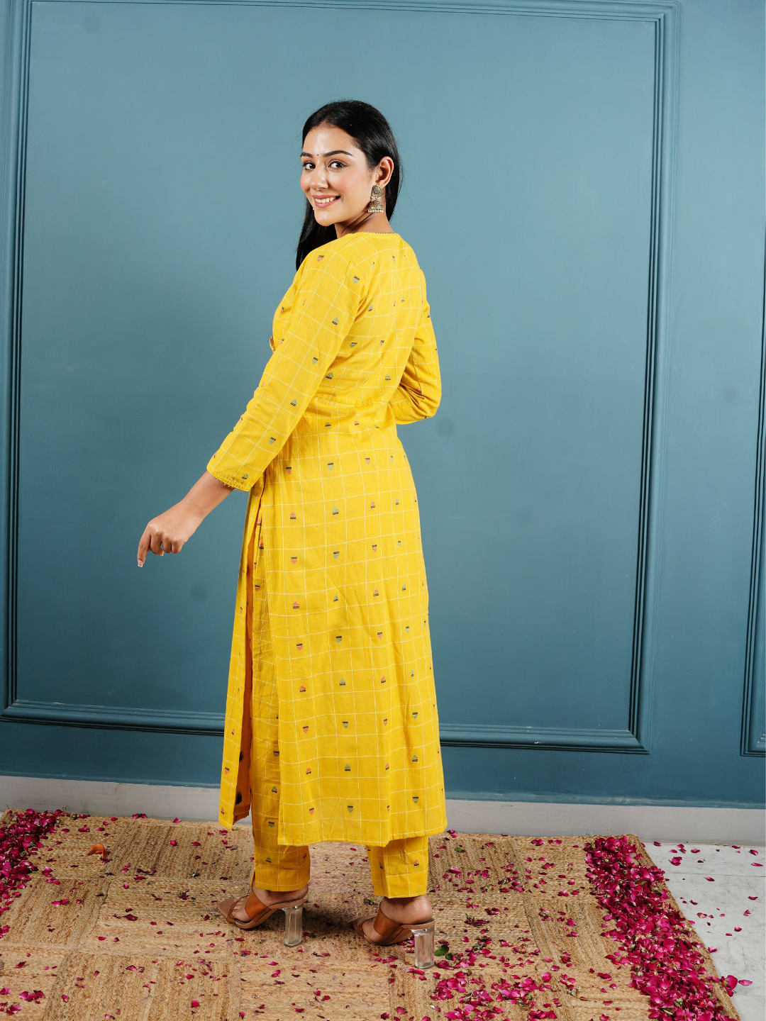 Kurta Set in Cotton Jacuard Fabric